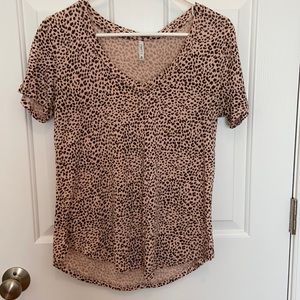 Z Supply Mini Leopard Print V-neck Tshirt M